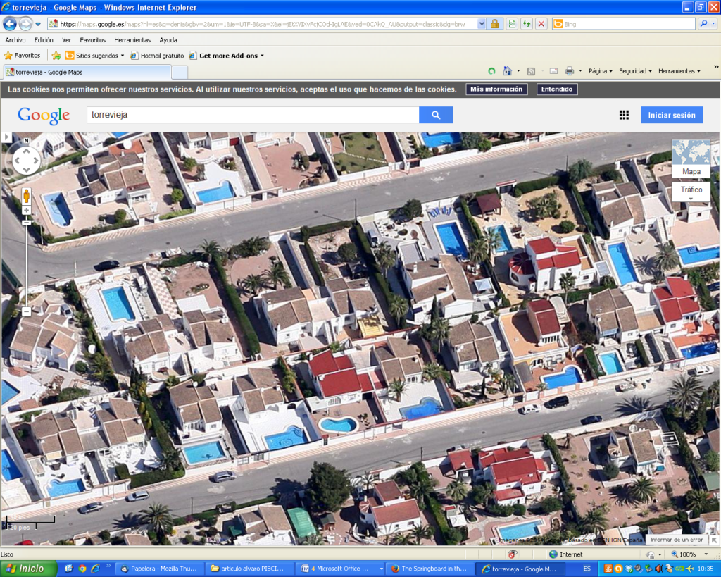 Figura 1. Urbanizaciones de chalés en Denia (imagen izquierda) y en Torrevieja (imagen derecha)

Fuente: https://maps.google.es/maps