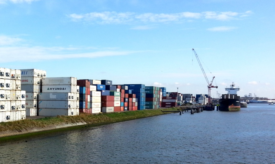 Porto de Roterdã, o maior da Europa, em 31-10-2014