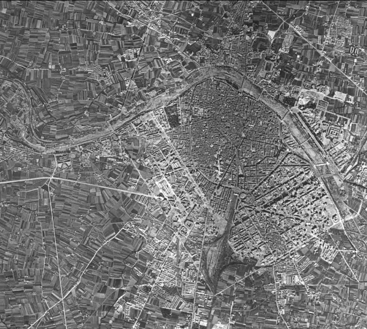 Fotograma de la Serie A (1945) en el que se puede ver la ciudad de Valencia. Escala aproximada de la reproducción 1:30.200.